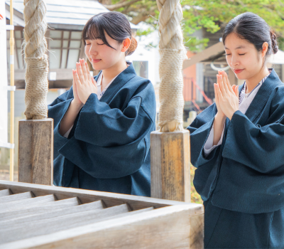 浴衣でぶらり、温泉街の参拝さんぽ